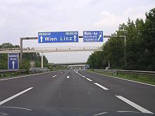 Richtung Balaton - Die Autbahn bei Wien in Österreich